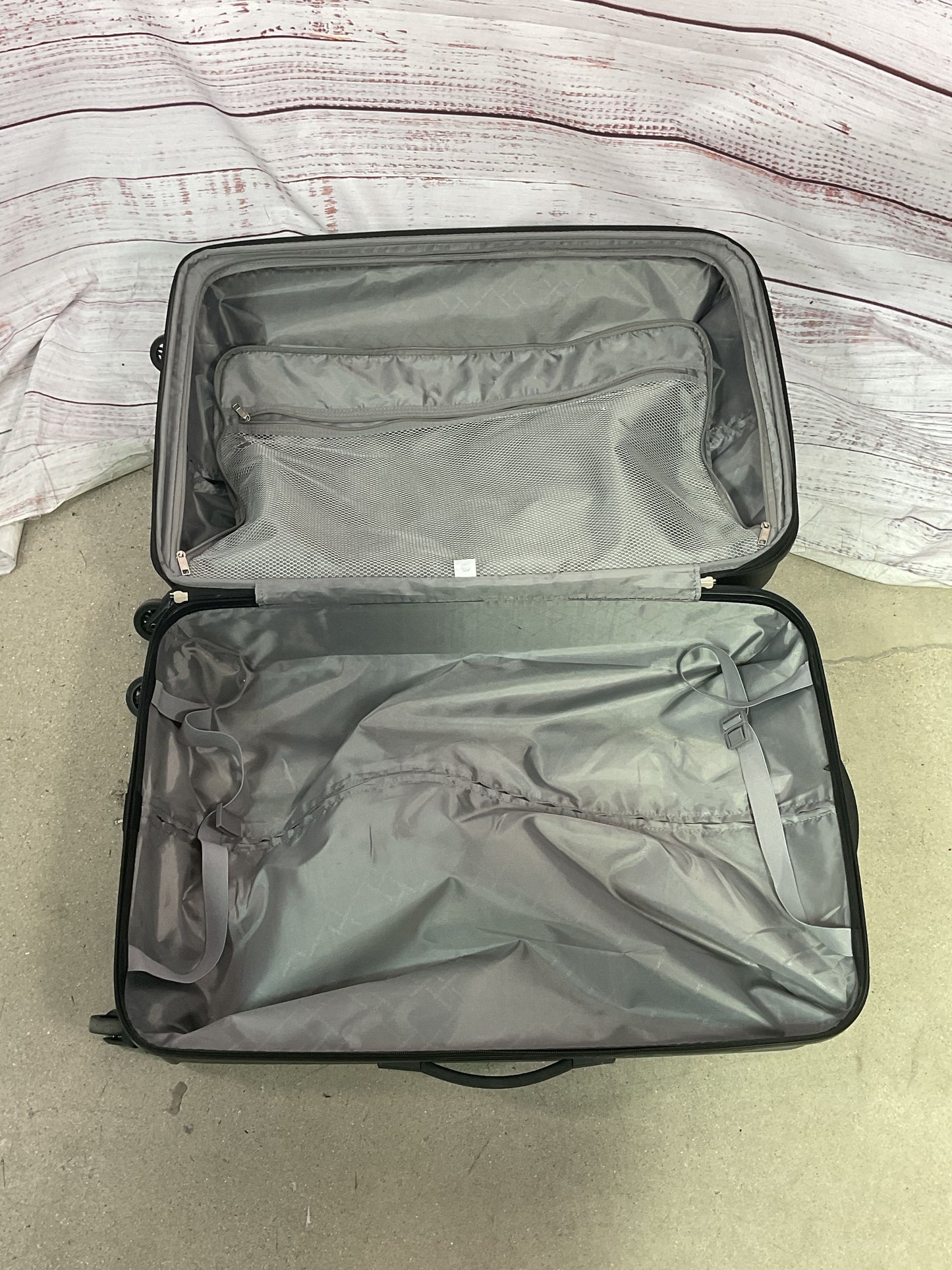 Samsonite Black Expandable Hard Shell Roller Suitcase