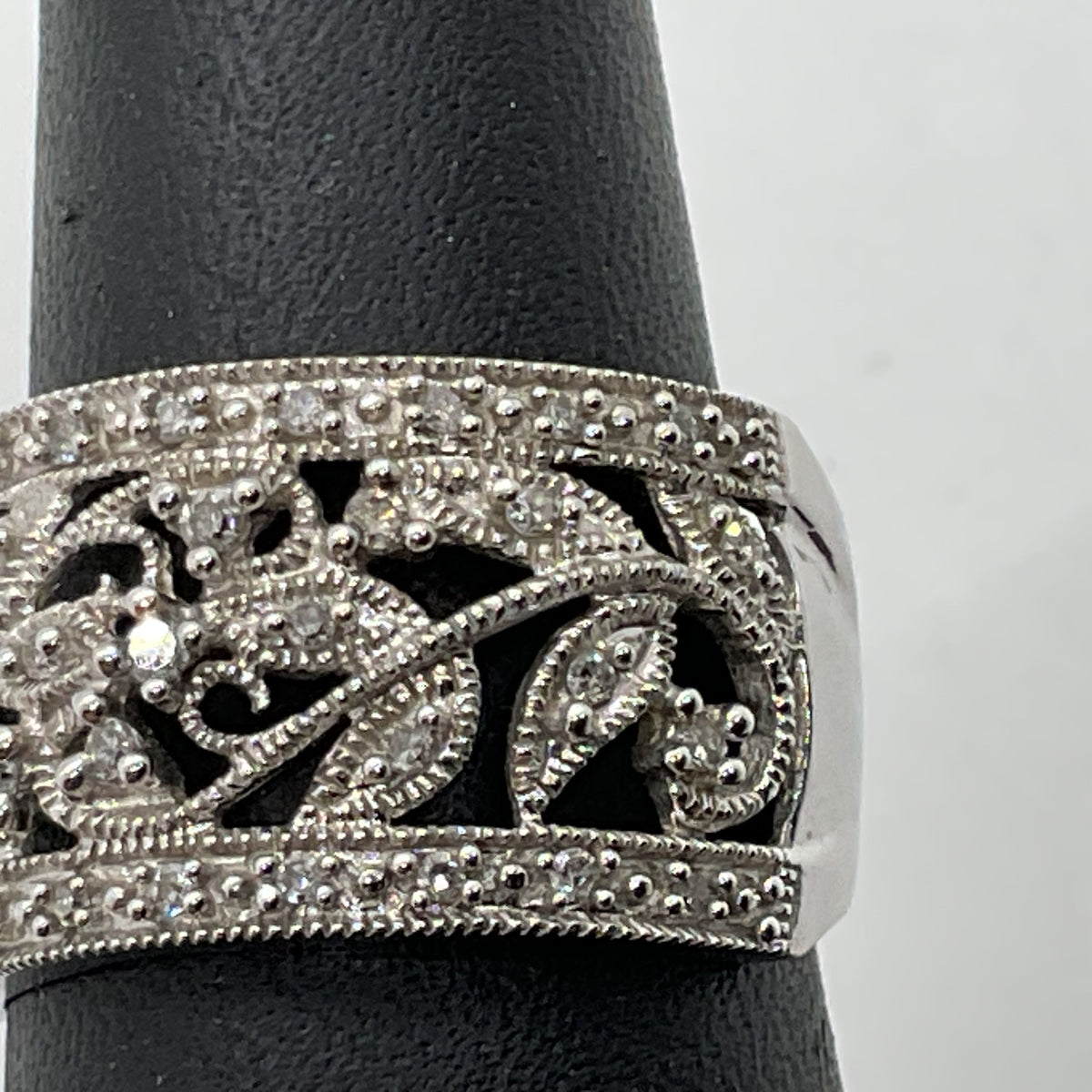 10K White Gold & Diamond Filigree SZ 7.25 Ring- 4.77g