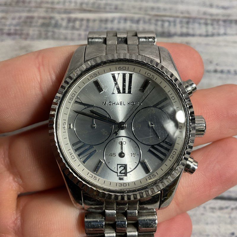 Michael Kors 5555 Silver Tone Wrist Watch - Size 40mm *FOR PARTS/REPAIR*