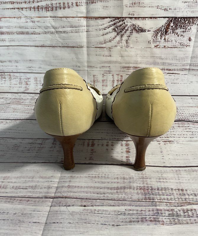 Bruno Magli Women's Tan & White Leather Kitten Heels Size 7.5 B Made in Italy
