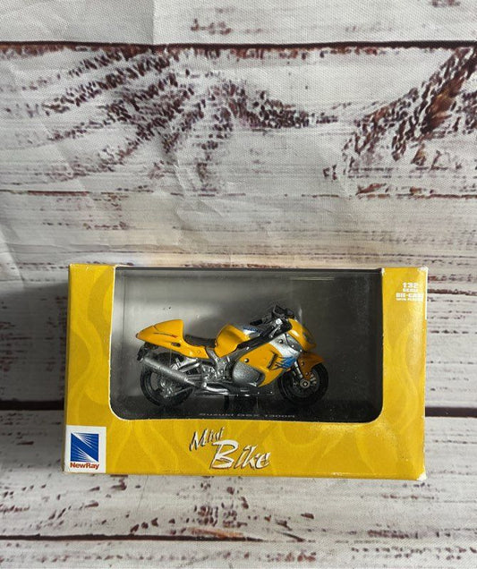 New Ray 1:32 Scale Die Cast Suzuki GSX 1300R