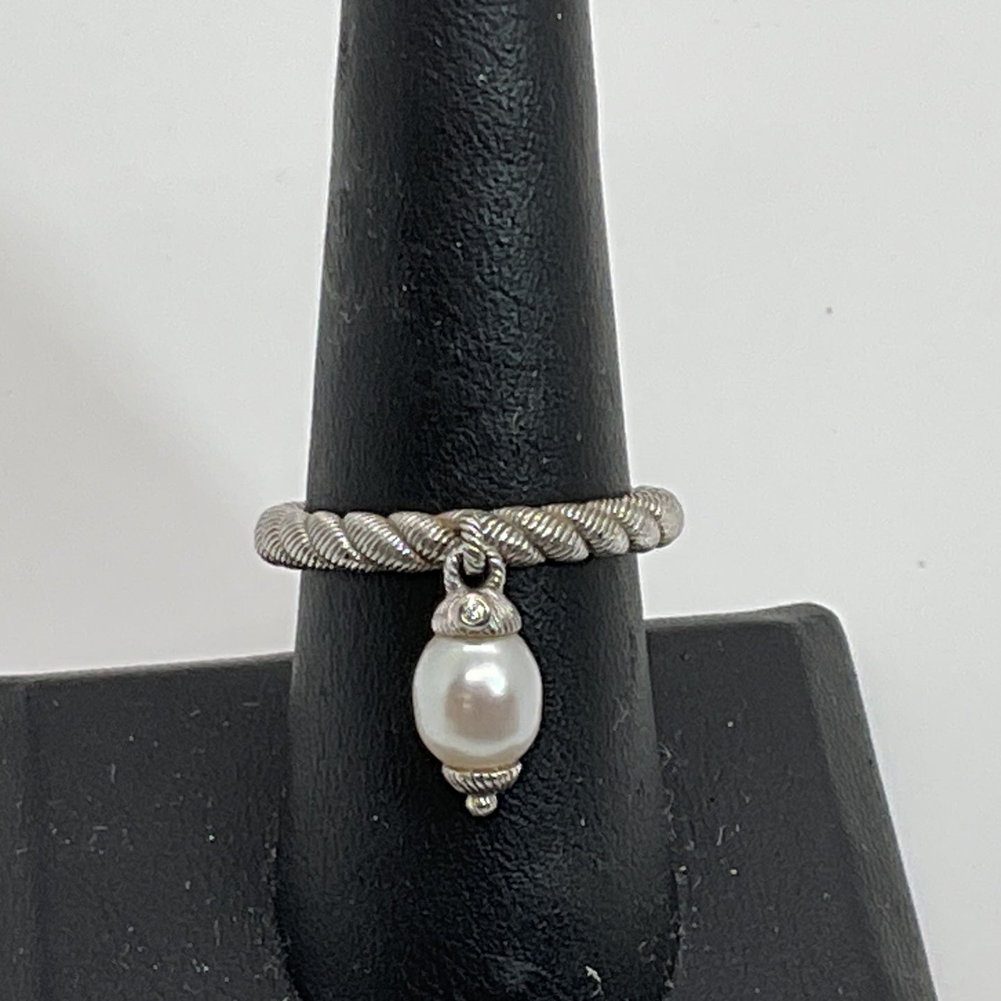 JUDITH RIPKA Sterling Silver Rope Band Pearl Dangle Charm SZ 8 Ring- 4.14g