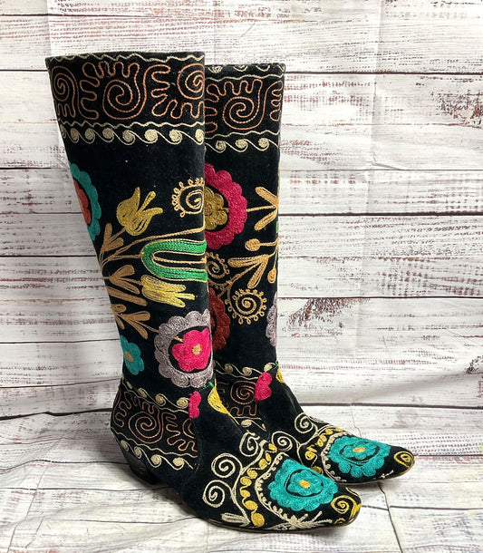 Antique Objet Embroidered Floral Boots Multicolor 39