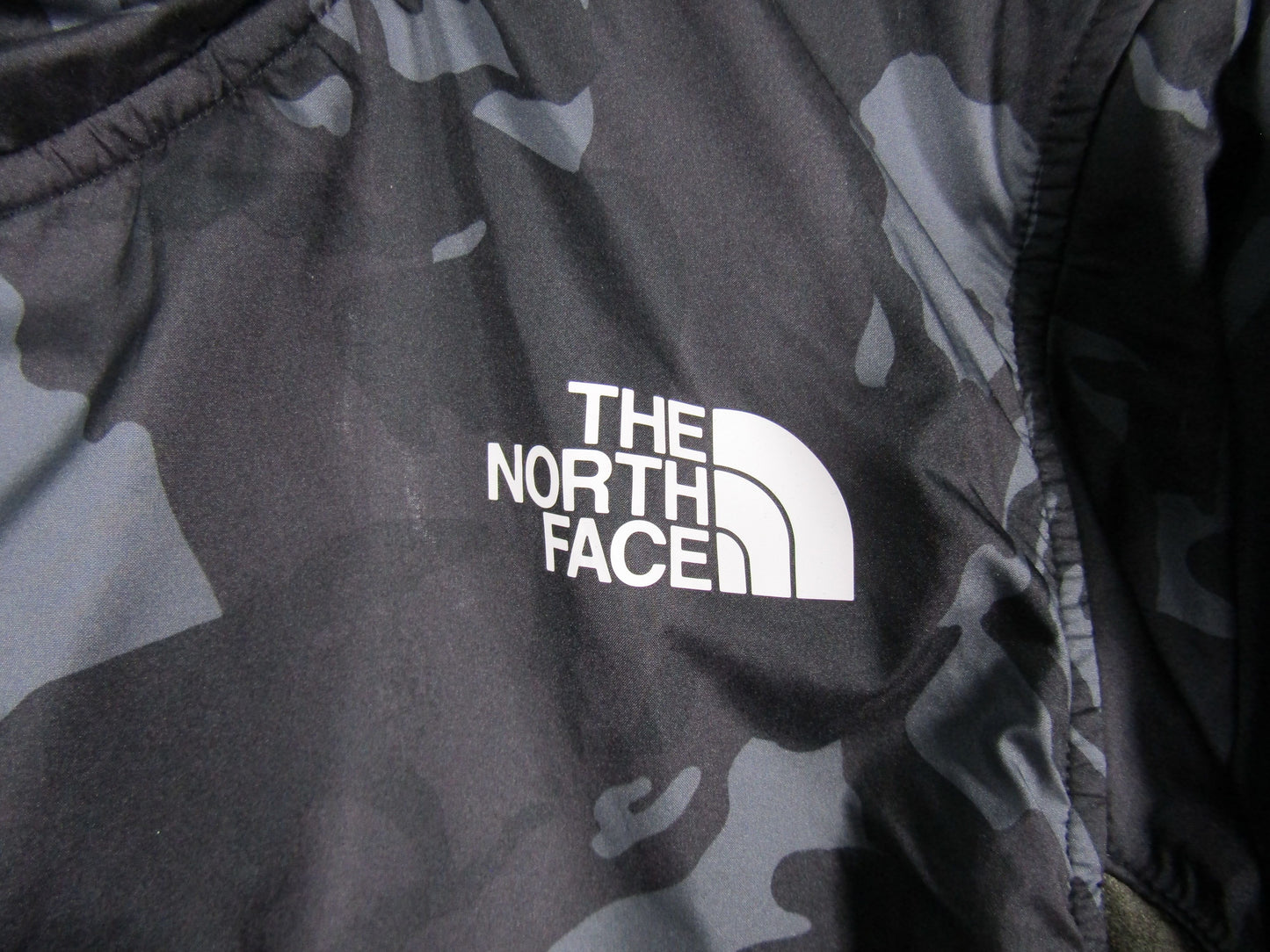 The North Face Train N Men's Camo Full Zip Jacket Size S NF0A3VJS