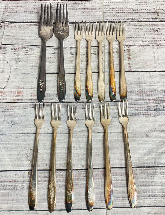 International Silver Co Vintage Stardust Las Vegas Set of 13 Flatware Silver