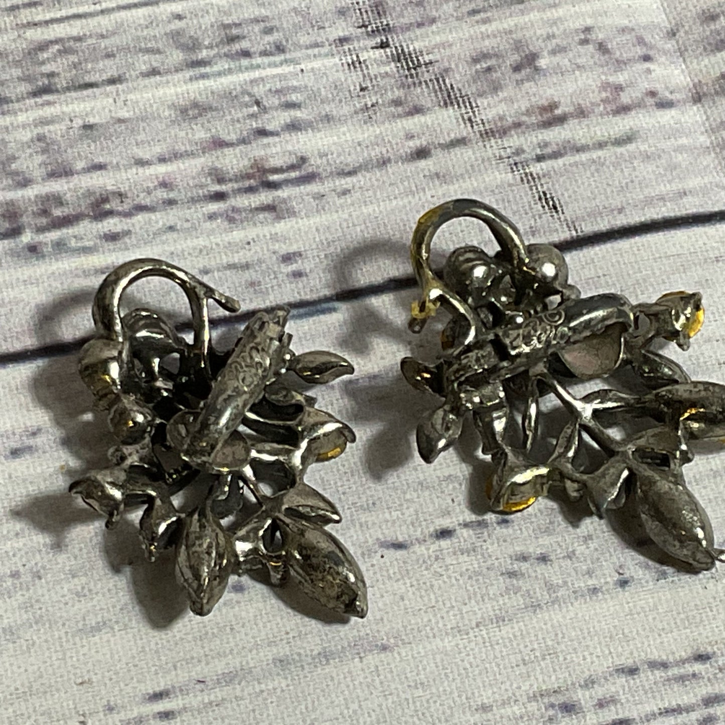 VTG. CORO Silver Tone Rhinestone Clip On Earrings- 1.5"