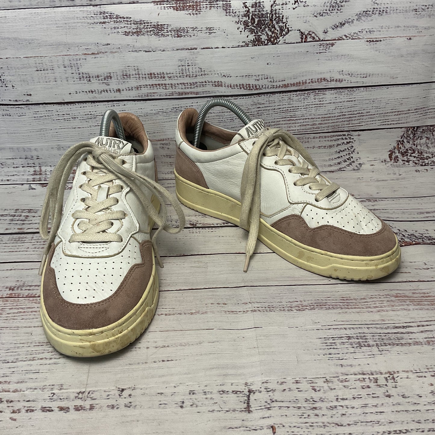 Autry Medalist Low-Top White Athletic Shoe Women Size 9.5