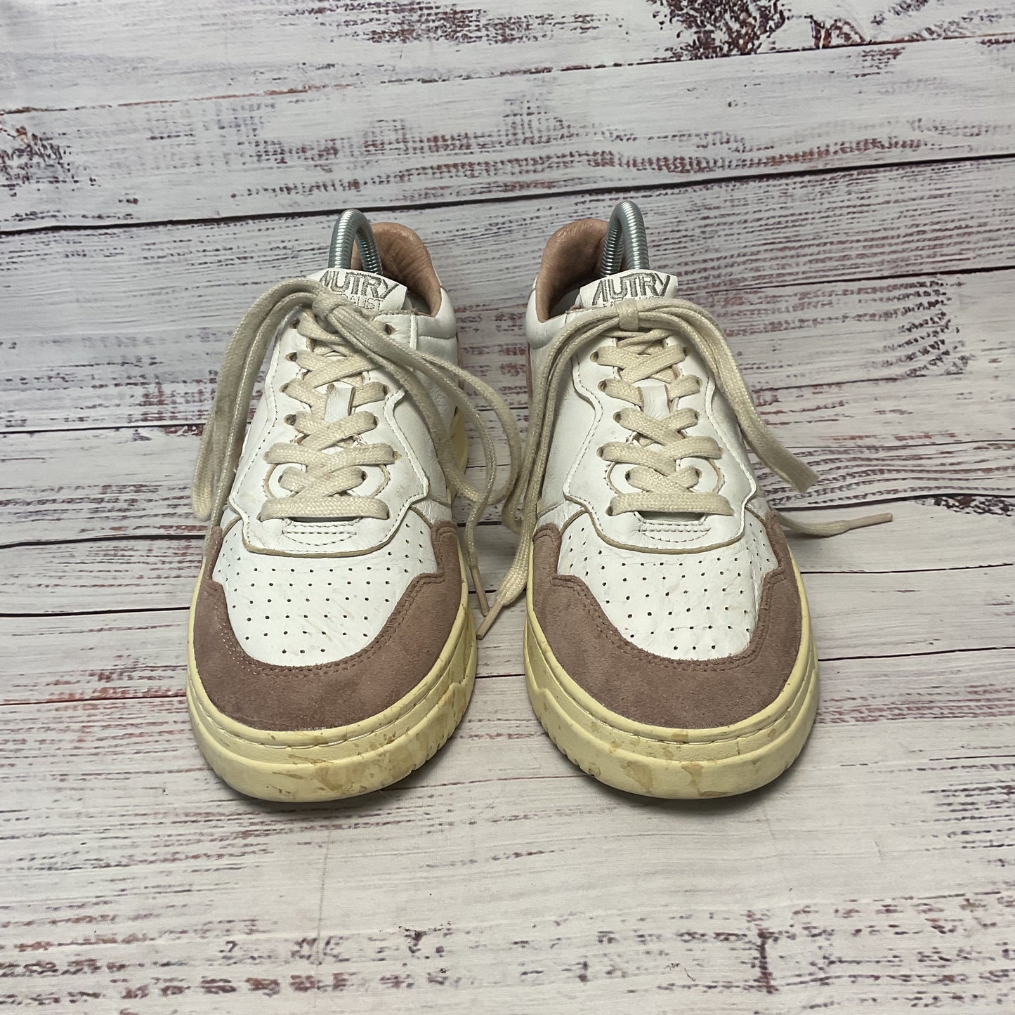 Autry Medalist Low-Top White Athletic Shoe Women Size 9.5