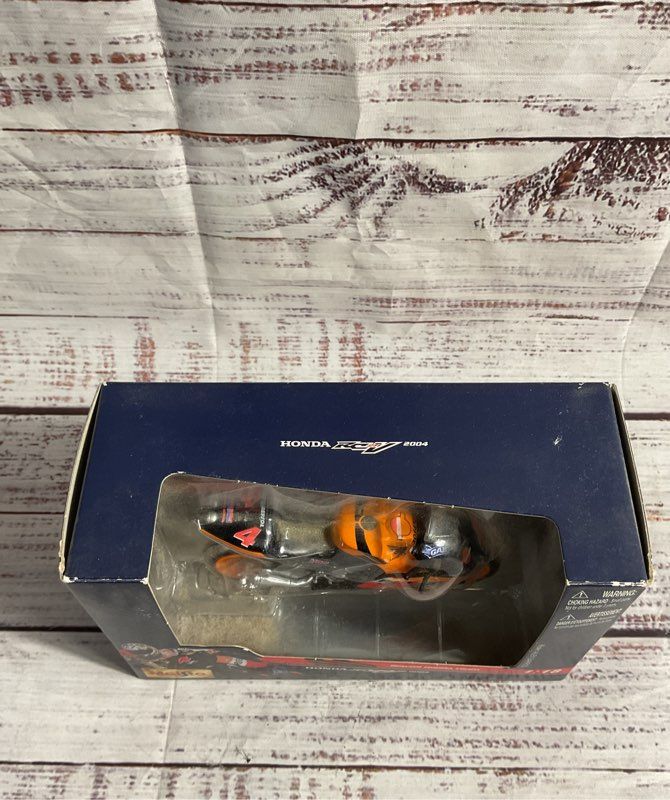 Maisto Repsol Honda RC211V Moto GP #4 Alex Barros 1:18 Diecast 2004