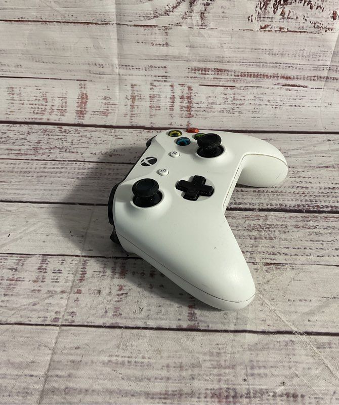 Microsoft Xbox One Wireless Controller Model 1708 White