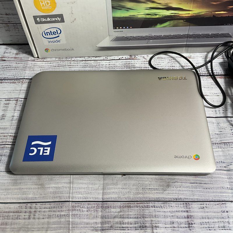 Toshiba Chromebook CB30-A3120, 13.3" Screen Silver Laptop in Box, Works