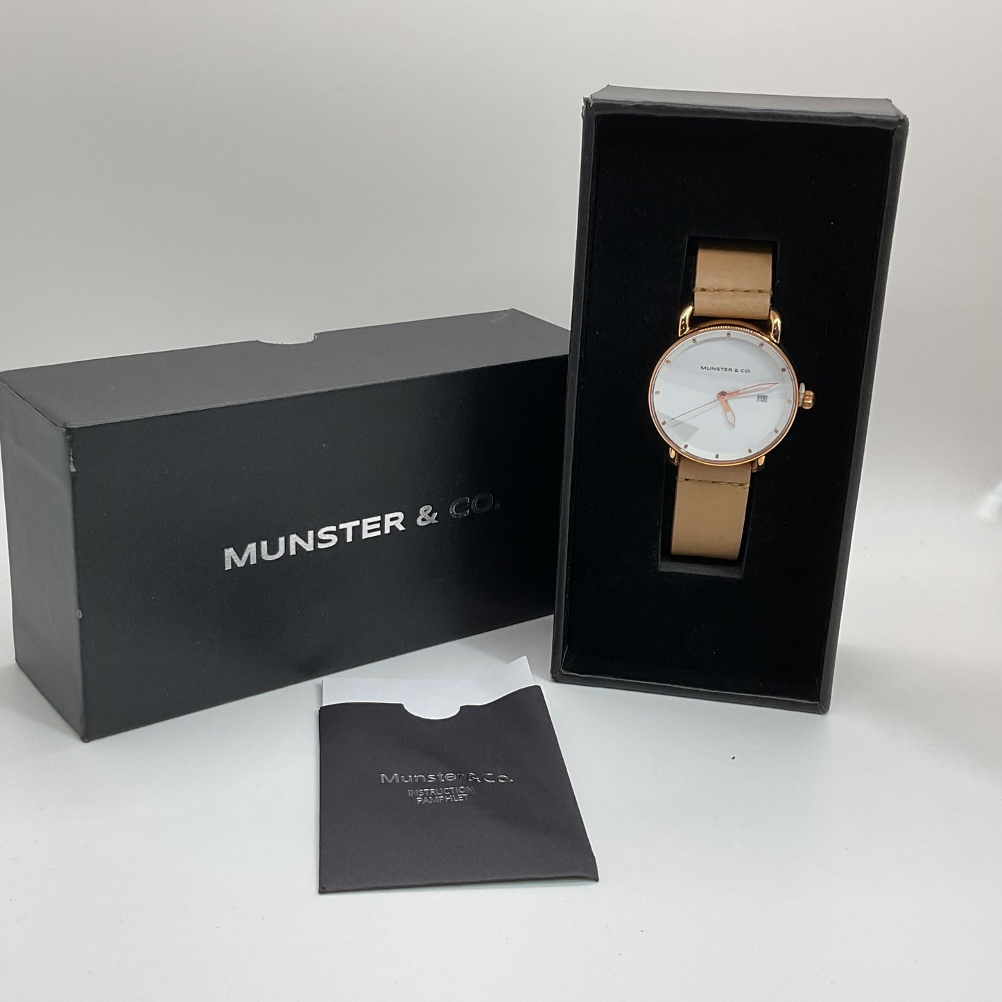 NEW MUNSTER & CO. Men's White Dial Tan Leather Band Watch (NEEDS BATTERY)
