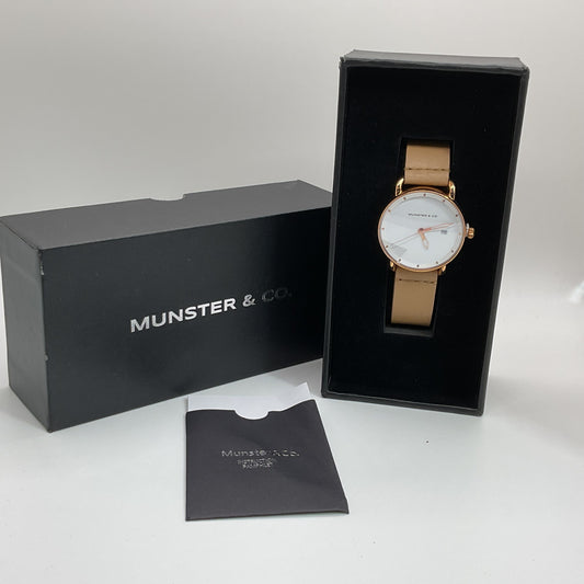 NEW MUNSTER & CO. Men's White Dial Tan Leather Band Watch (NEEDS BATTERY)