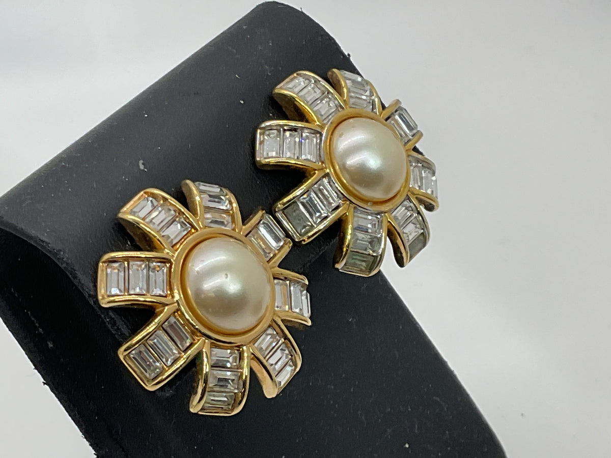 VTG. 70's Swarovski America Ltd. S.A.L. Gold Tone Swarovski Crystal Earrings- 1"