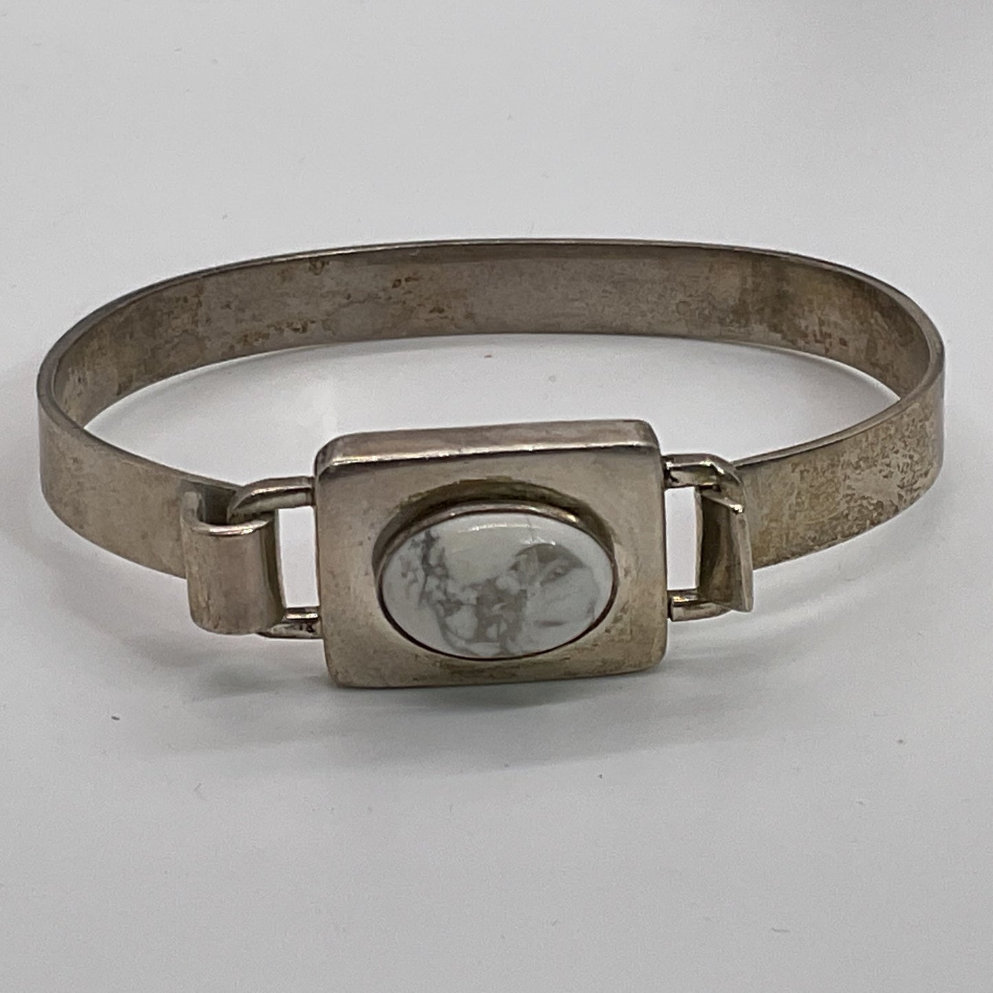 MEXICO Modernist Sterling Silver & Oval Howlite 6.75" Bangle Bracelet- 24.74g