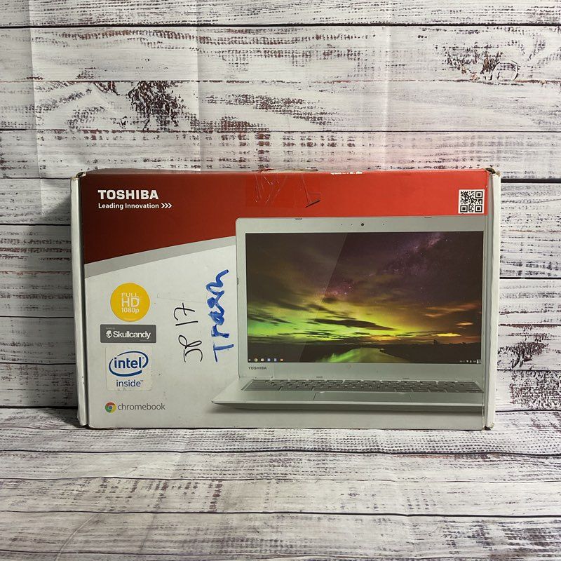Toshiba Chromebook 2 CB35-B3340 Silver 13" Laptop in OG Box, Works