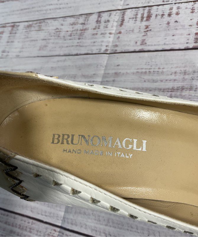 Bruno Magli Women's Tan & White Leather Kitten Heels Size 7.5 B Made in Italy