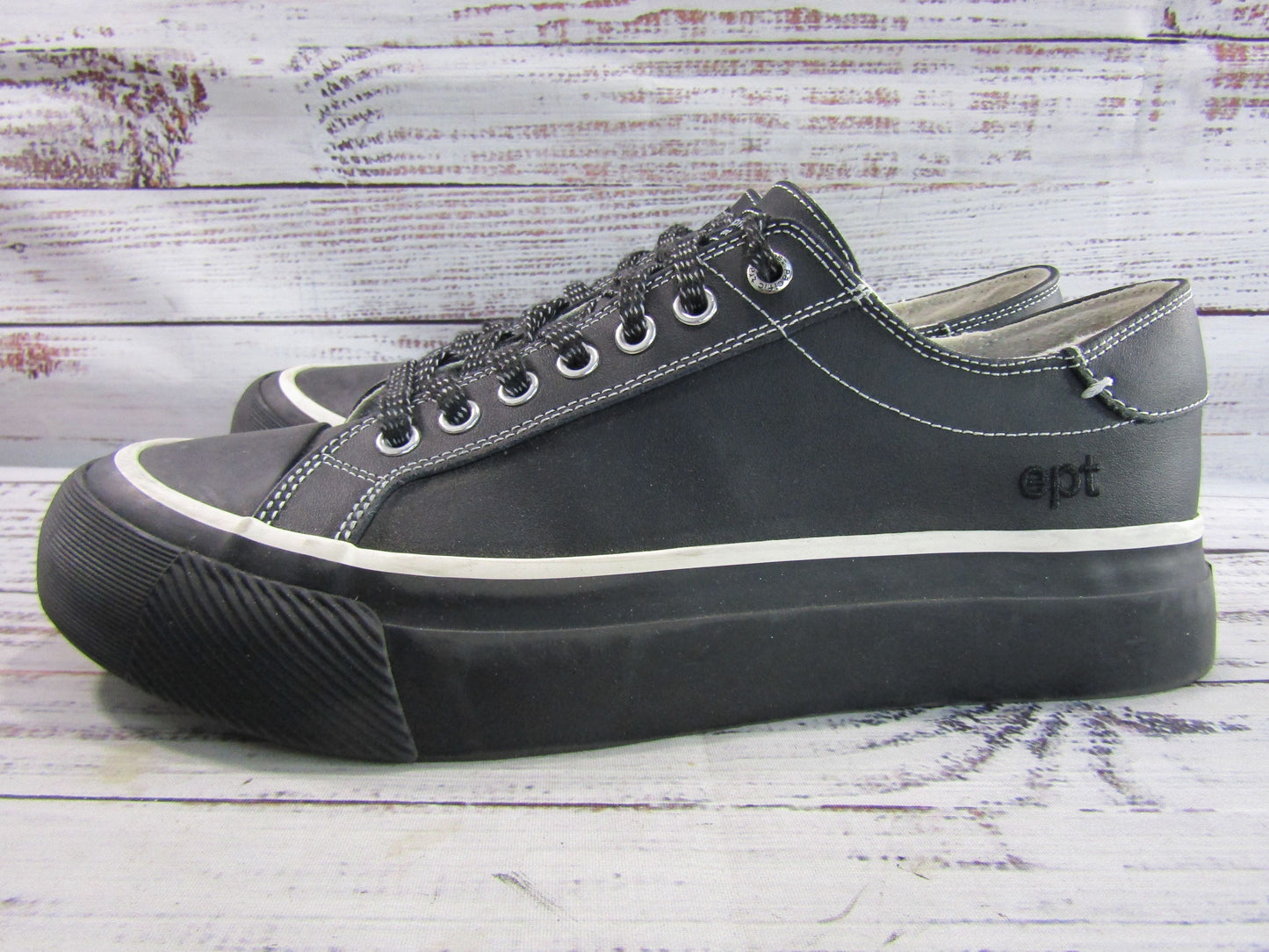East Pacific Trade Dive Men's Black Coated Canvas Low Top Sneakers Size 9