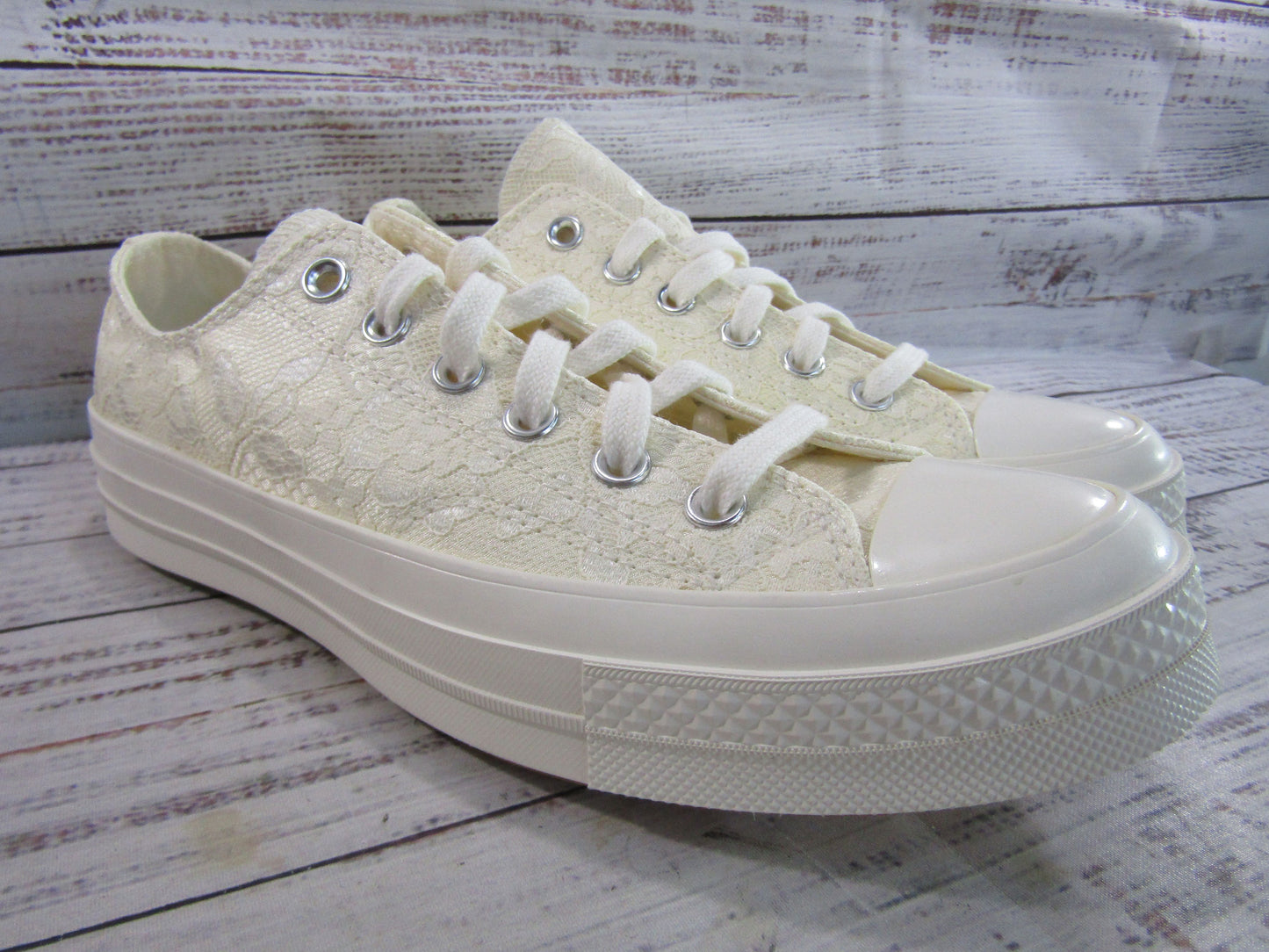 Converse Chuck 70 Ox Women's Vintage White Floral Lace Low Top Sneakers A13666C