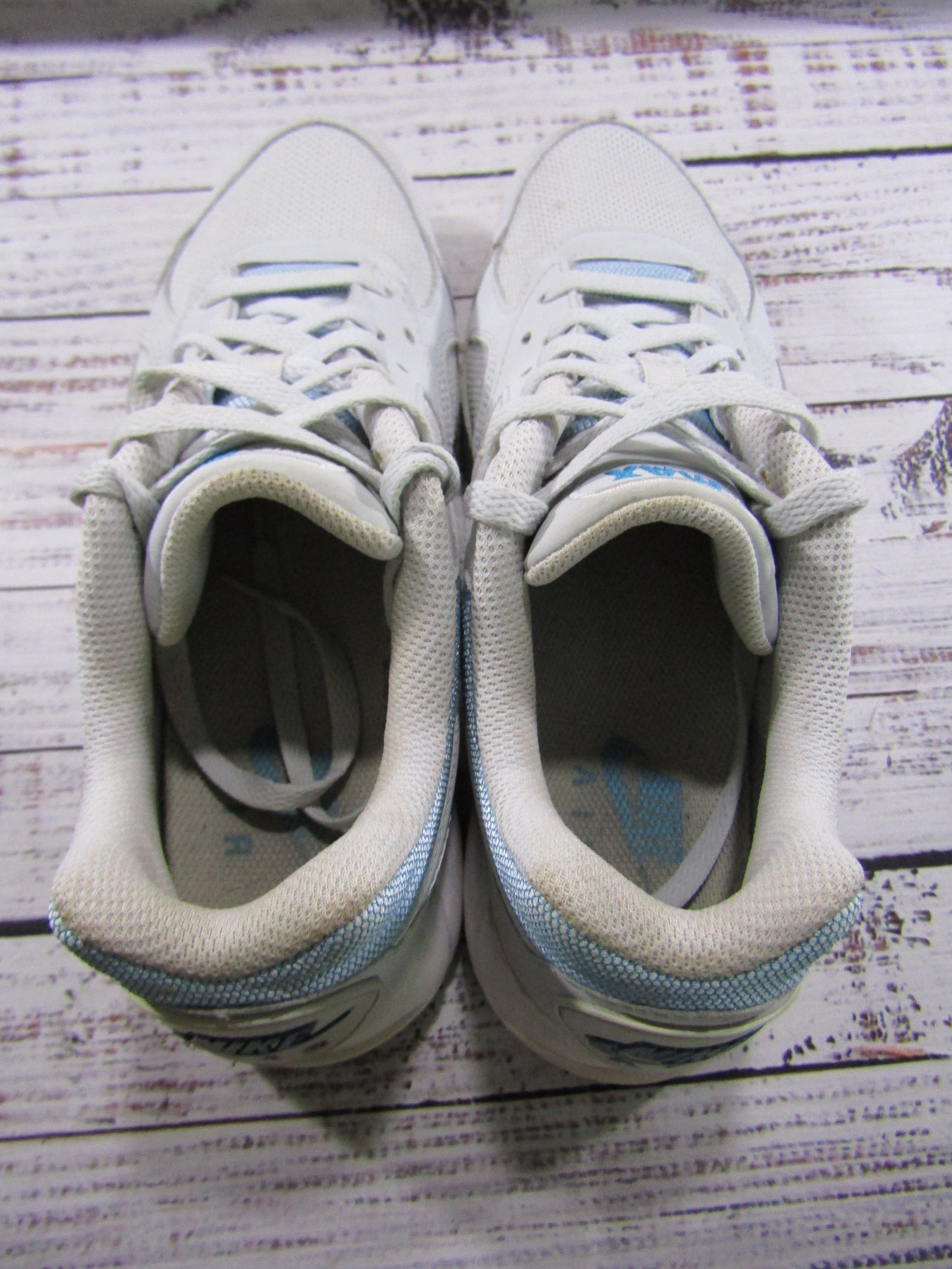 Nike Air Max IVO Pure Platinum Women's Low Top Sneakers Size 10 580519-014