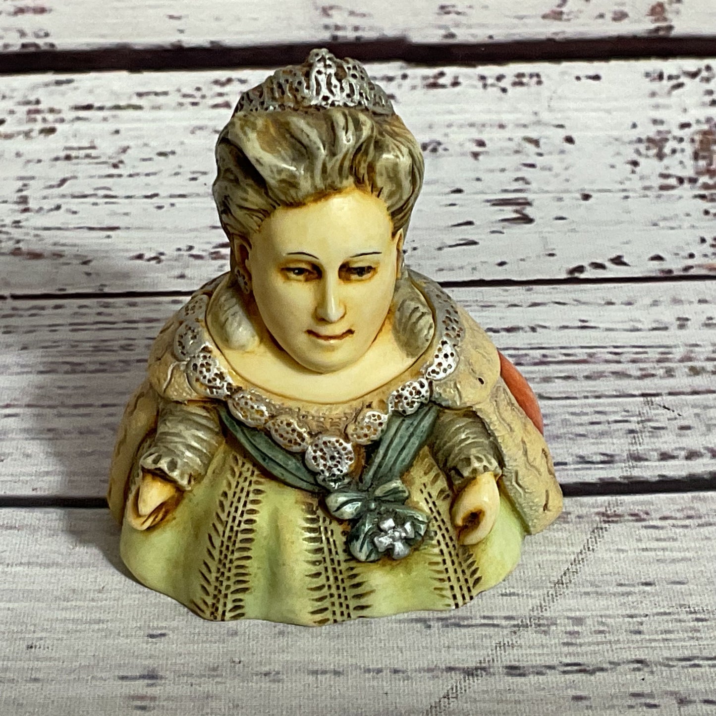 VTG. HARMONY KINGDOM Pot Belly's Queen Catherine Trinket Box