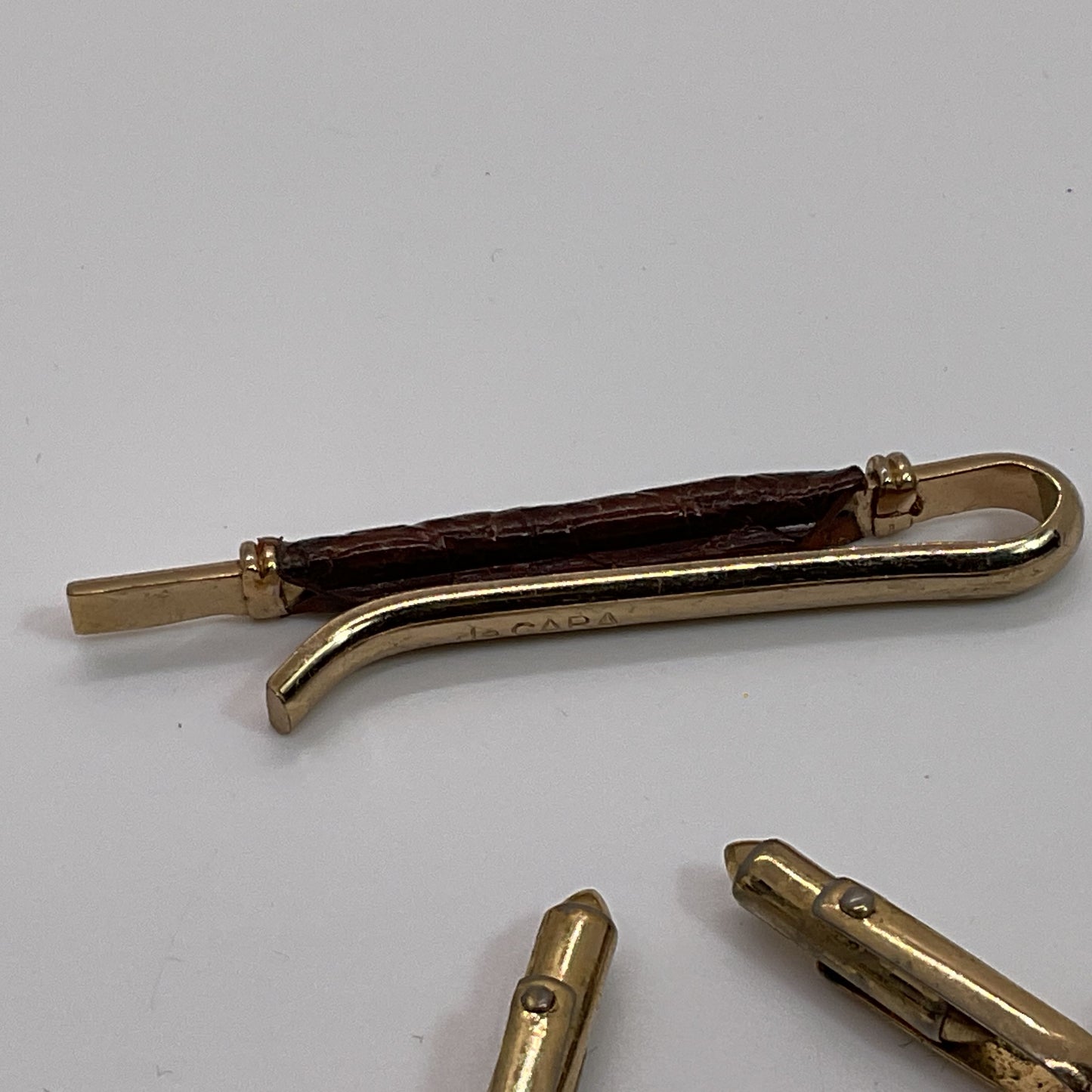 VTG. de CARA Brass Embossed Leather Cufflinks and Tie Clip
