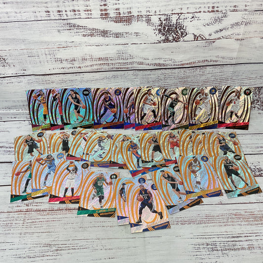 Panini Revolution Holographic 2016-17 Mixed Basketball Lot 32 Cards
