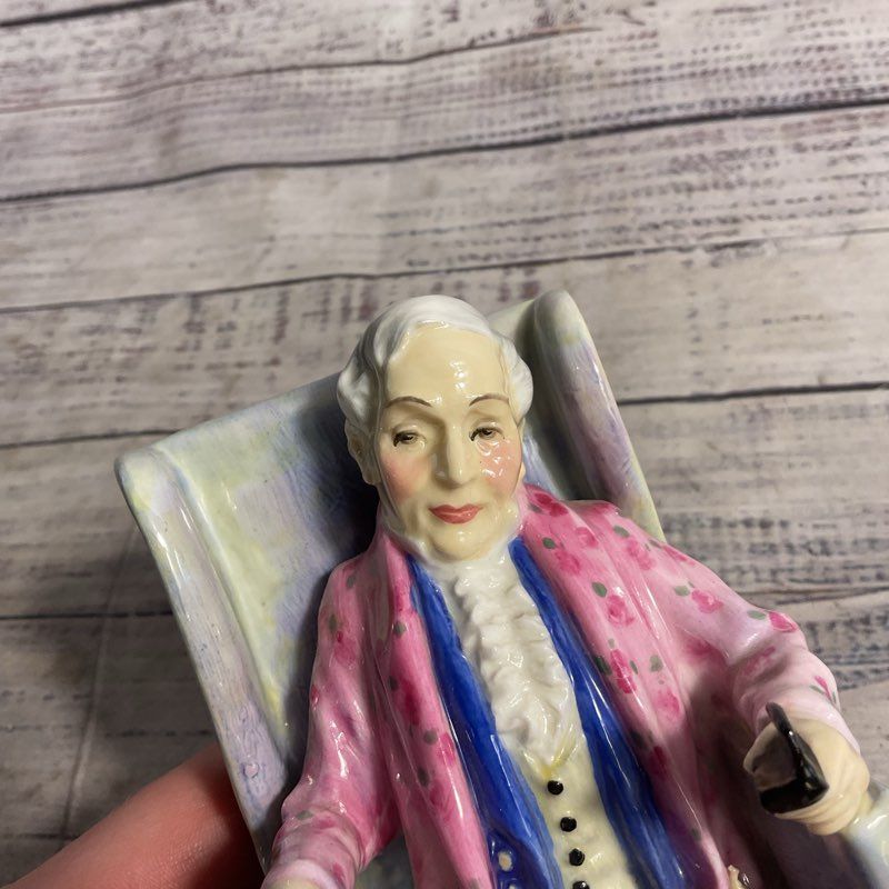 VTG. Royal Doulton Darby Hn1427 Rare Man In Chair 6" Porcelain Figurine
