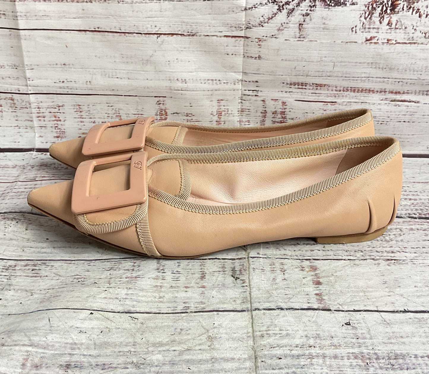 Roger Vivier Gommettine Leather Buckle Ballerina Flats Beige 35.5
