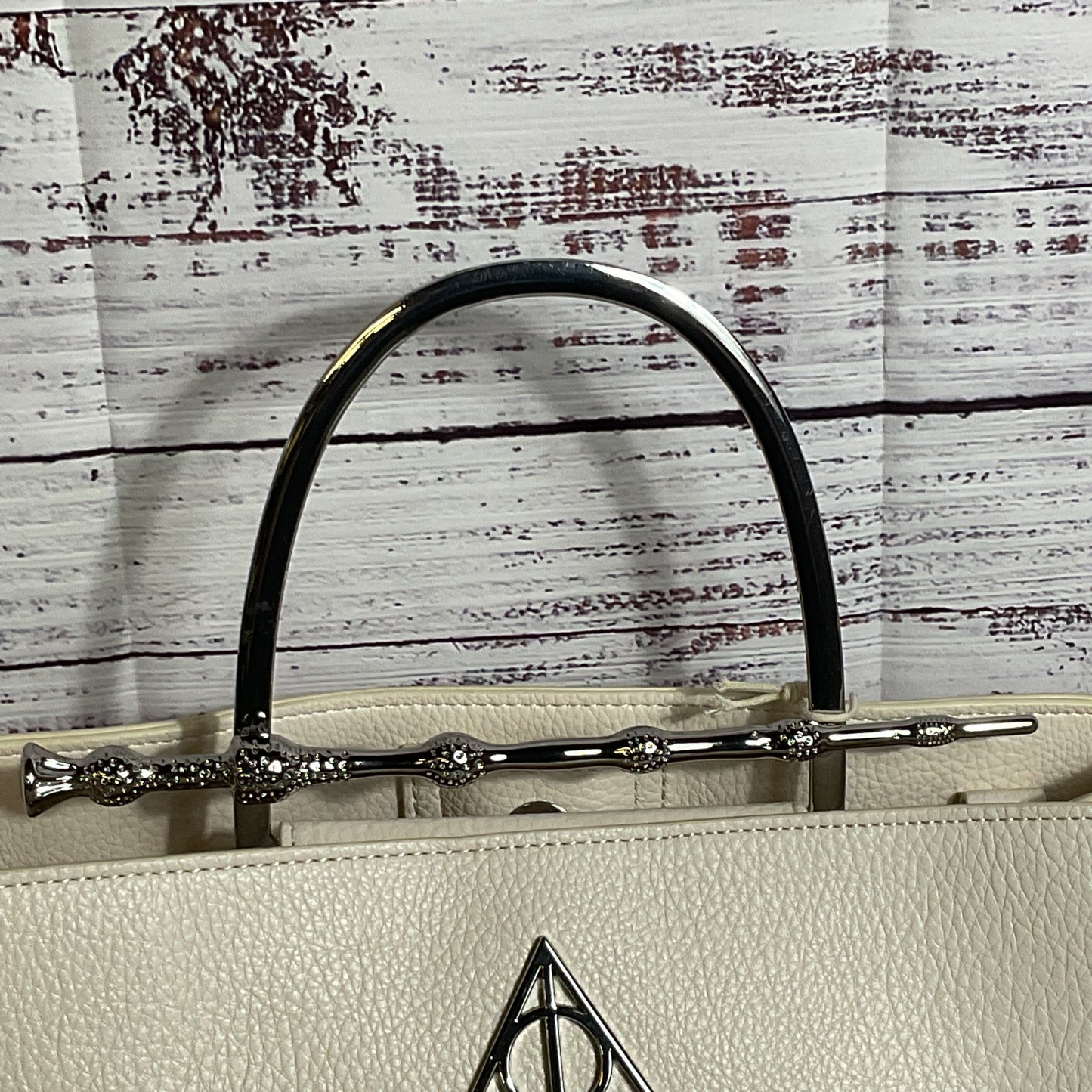 NWT LOUNGEFLY Harry Potter Deathfly Hallowe White Purse with Silver Elder Wand