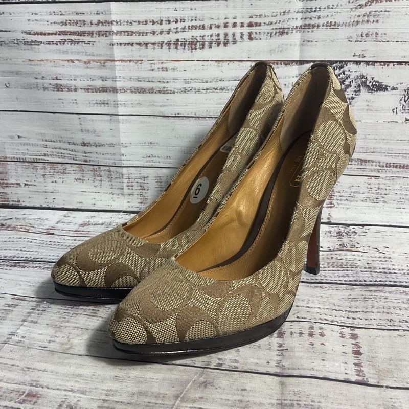 Coach Caya Signature C All-Over Brown Pump Heel Women 6
