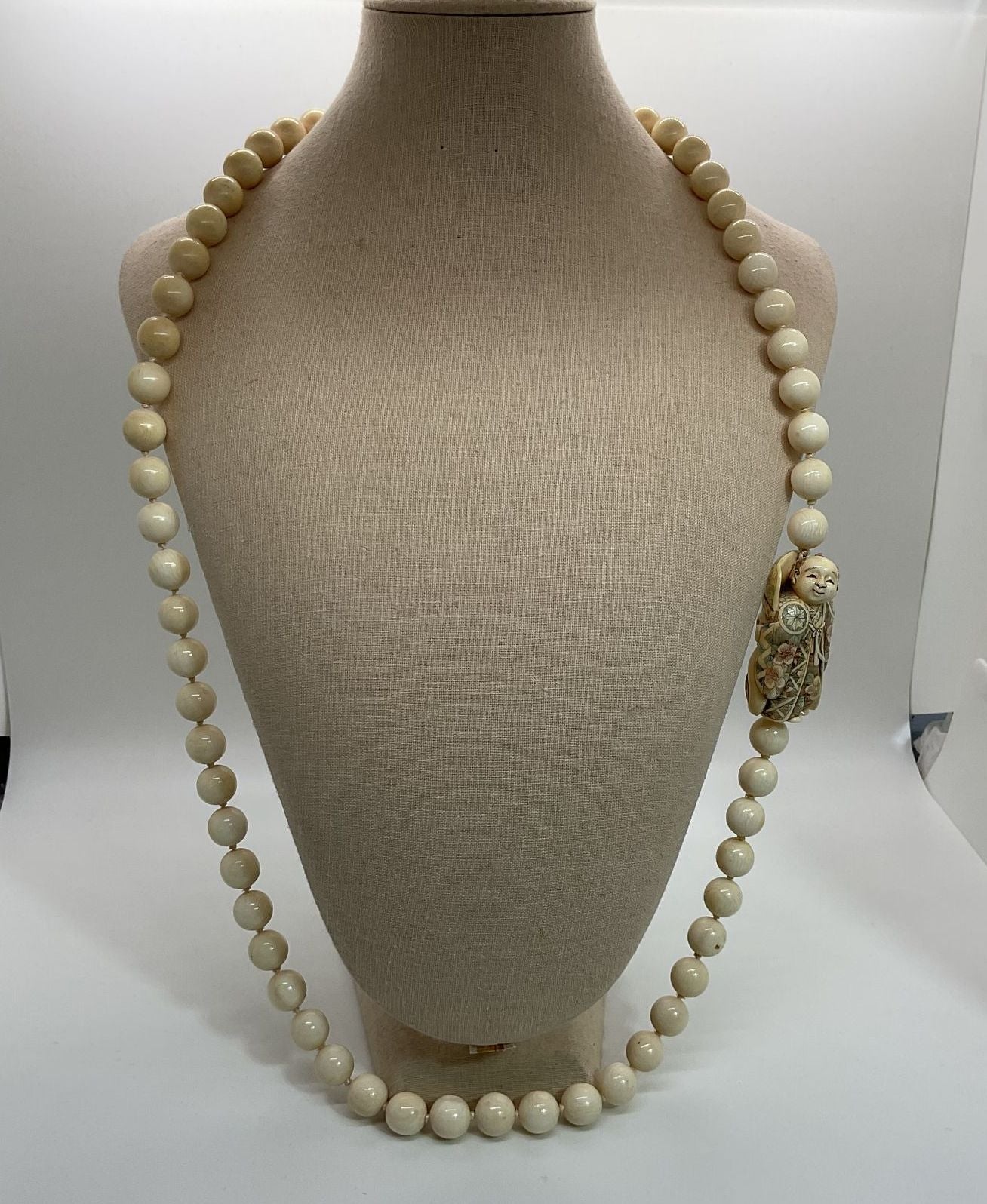 VTG./ANTIQUE Carved Bone Netsuke Pendant & Beaded Necklace