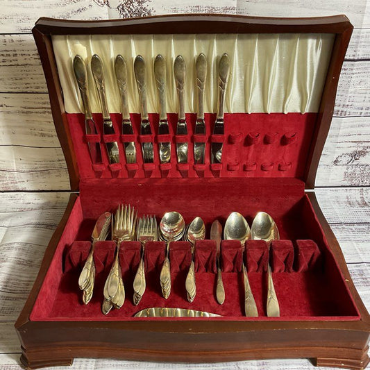 ANTIQUE COMMUNITY ONEIDA Lady Hamilton Flatware Set w/Case- 5O PIECES