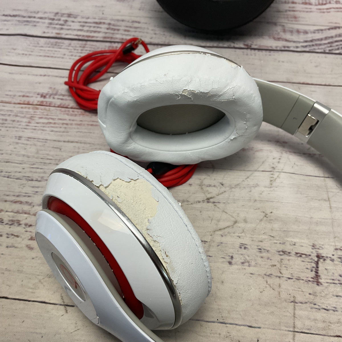 Beats Studio 2 White Over Ear Headphones Noise Cancelling B0501