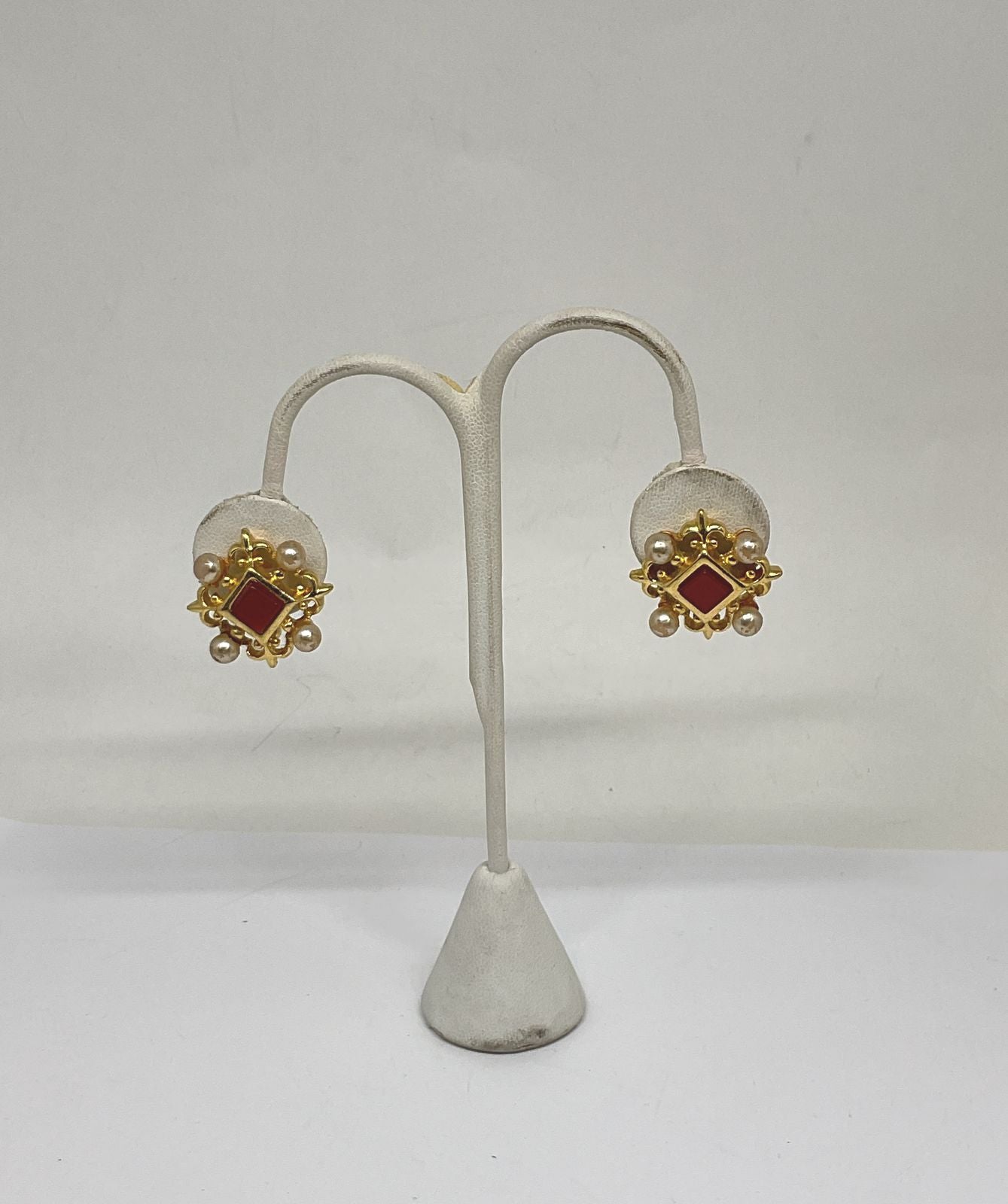 MMA Metropolitan Museum of Art Gold Tone Vintage Clip On Earrings