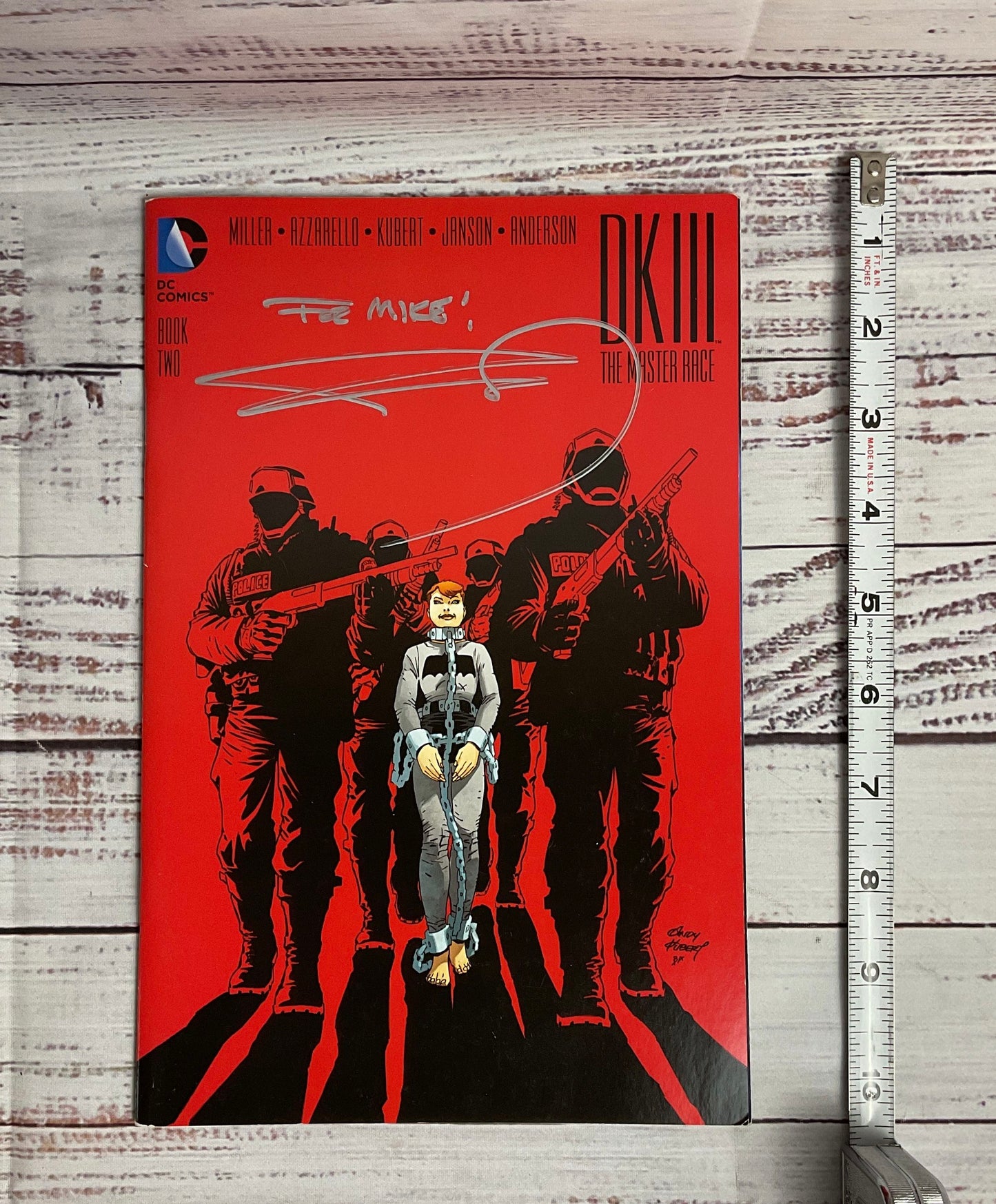 RARE DC Comics Frank Miller Signed Dark Knight III Master Race #2 Comic Book