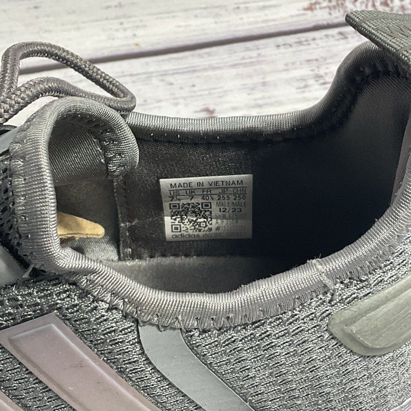 NWOT Adidas NMD_R1 Grey Pearlescent Detail Running Sneaker Men's 7.5
