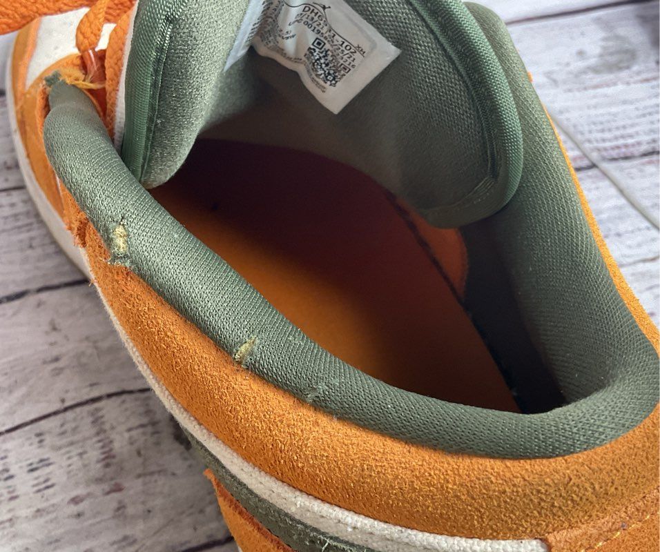 Air Jordan 1 Low SE Sneakers Light Curry 11