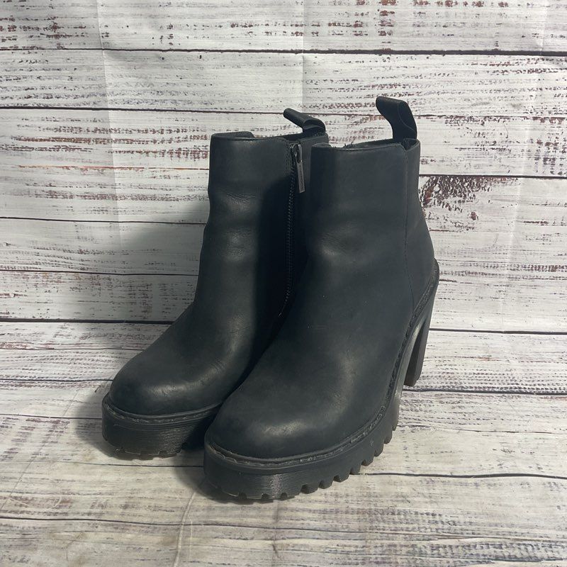 Dr. Martens Magdalena Black Leather Lug Sole Pump Chelsea Boot Women's Size 7 US