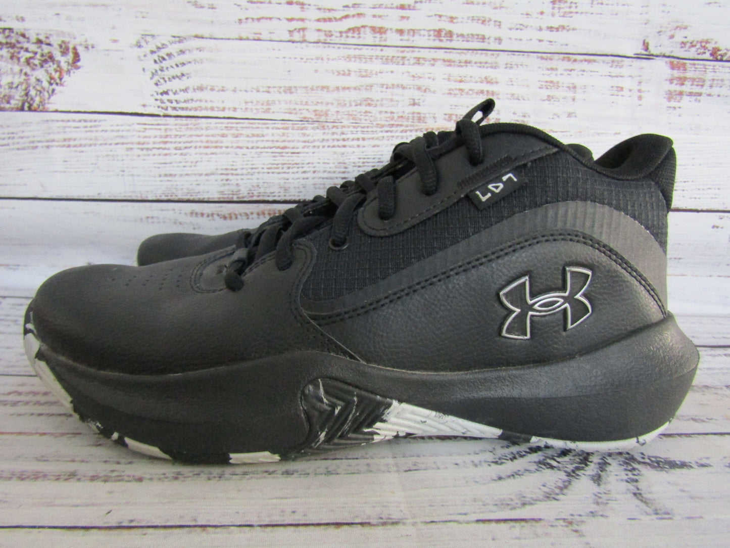 Under Armour Lockdown 7 Boy's Black Mid-Top Sneakers Size 7 Y 3028513-004