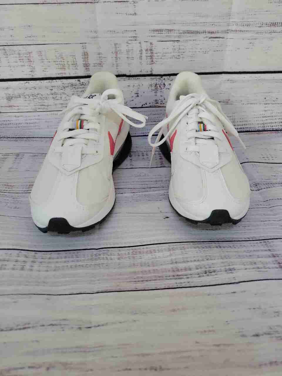 NWOB Women's Nike Air Max Pre Day Running Sneaker Size 7
