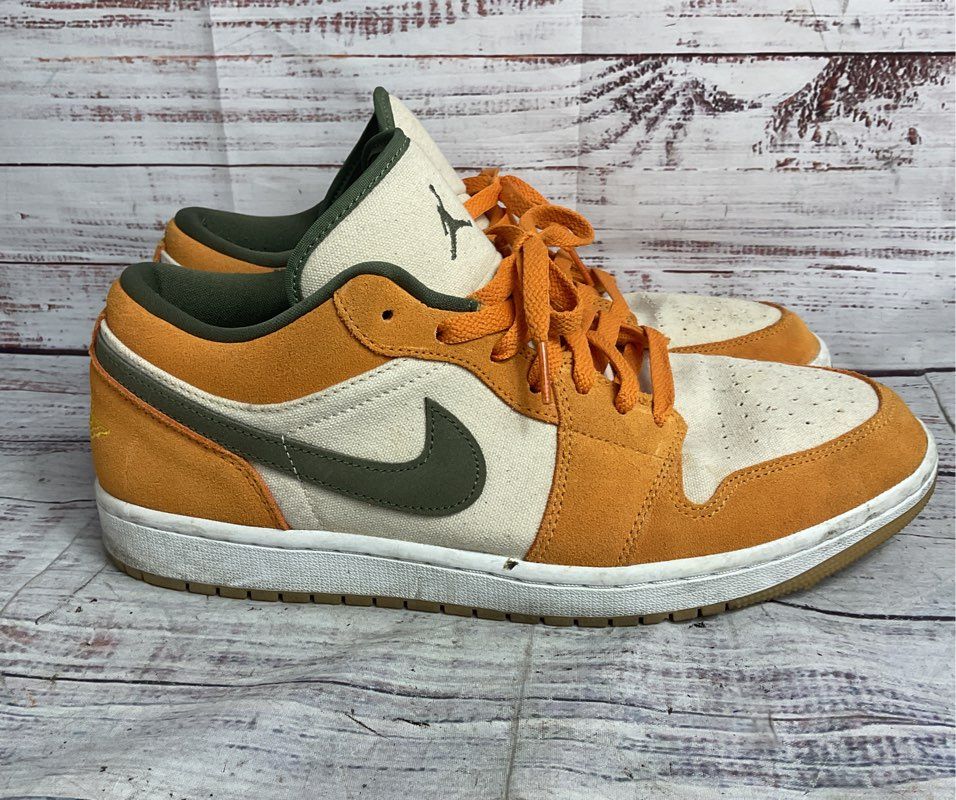 Air Jordan 1 Low SE Sneakers Light Curry 11