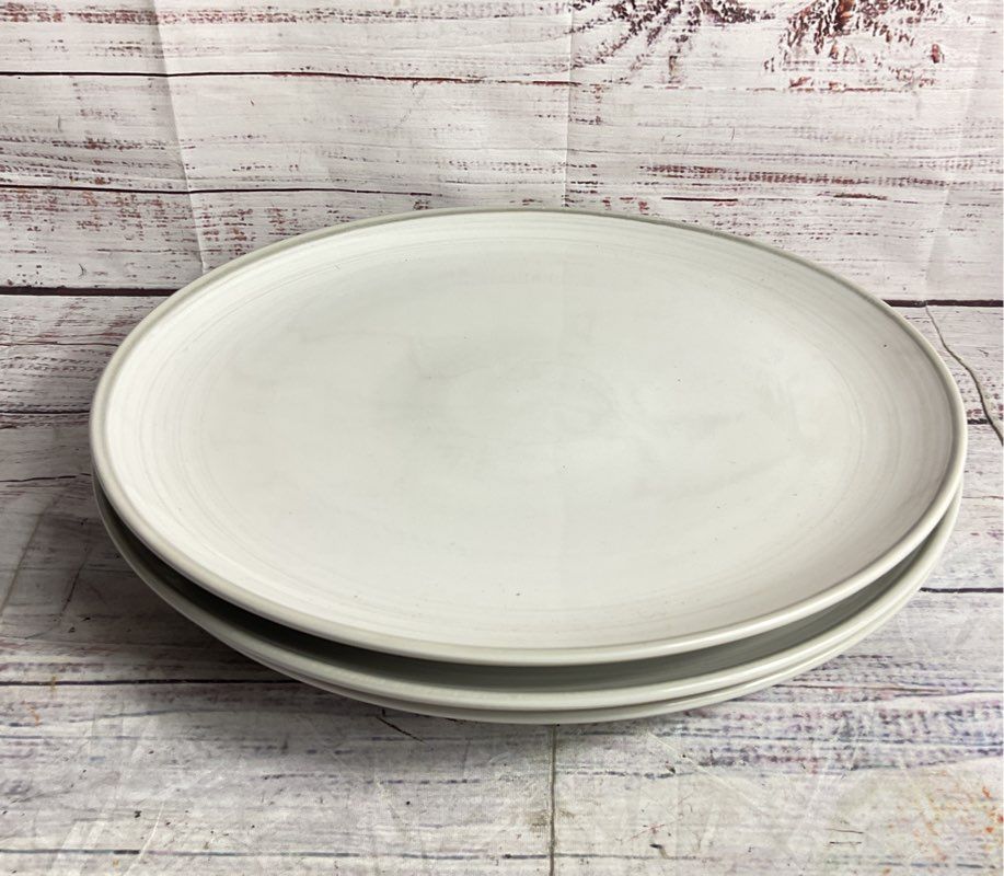 Royal Doulton London Ellen Degeneres Love 11.5” Set of 3 Dinner Plates White