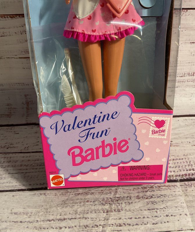 NIB Vintage 1997 Valentine Fun Barbie Doll Special Edition 16311