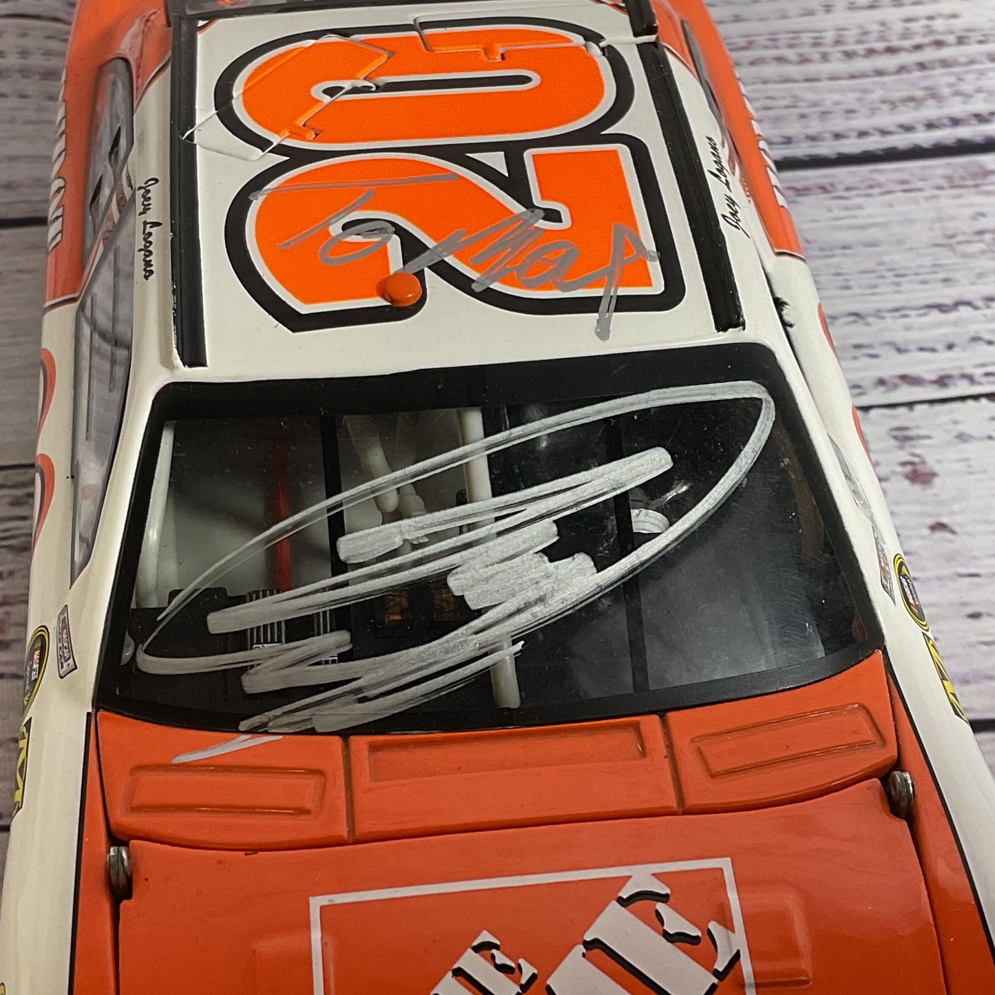 Signed 2009 JOEY LOGANO #20 The Home Depot New Hampshire 1:24 NASCAR Diecast