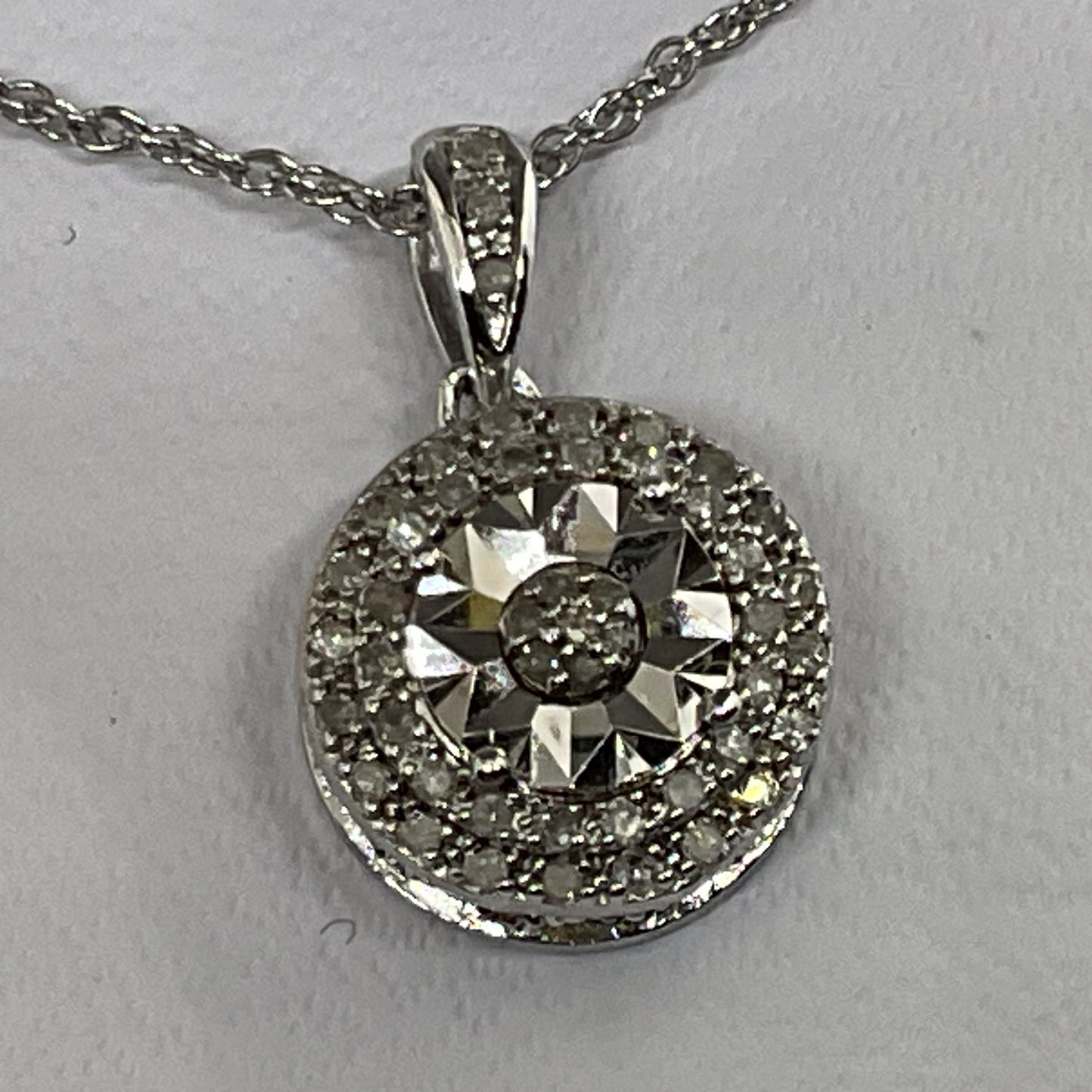 NEW Sterling Silver 1/10CT TW Diamond Pendant 18" Chain Necklace- 2.60g