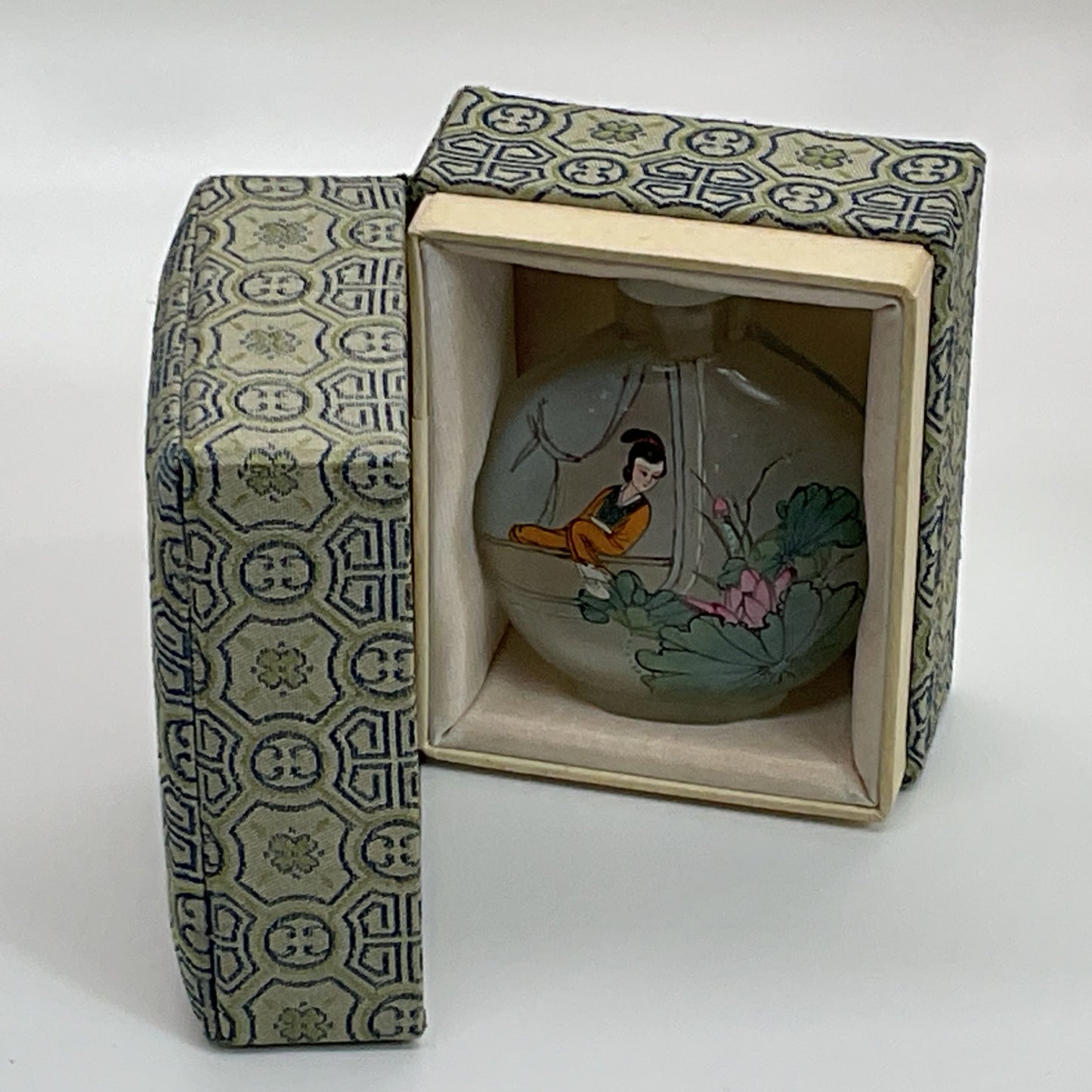 VTG./ANTIQUE Chinese Inside Reverse Painted Glass Snuff Bottle with Box- 2.5"