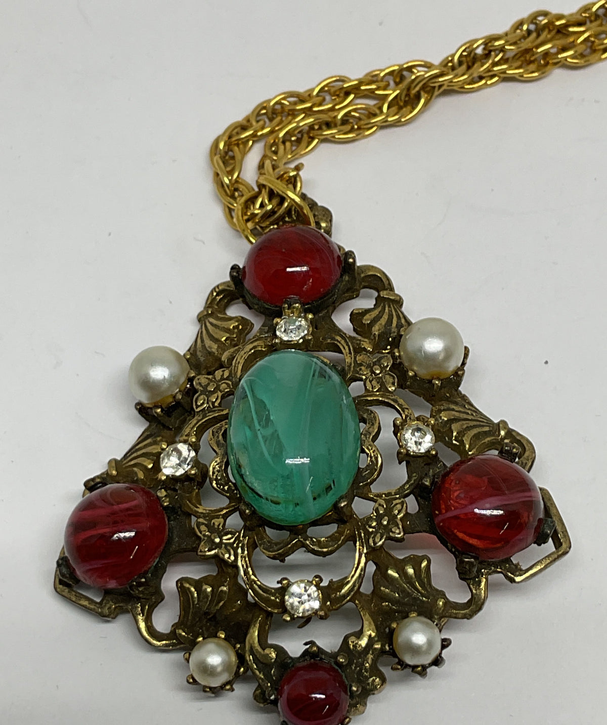 SA Gold Tone Pendant Vintage Necklace