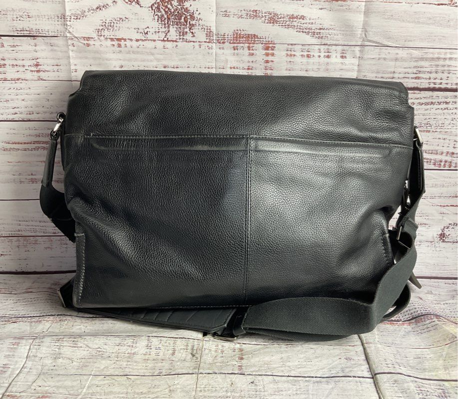Tumi Pebble Leather Fold Over Crossbody Messenger Bag Black