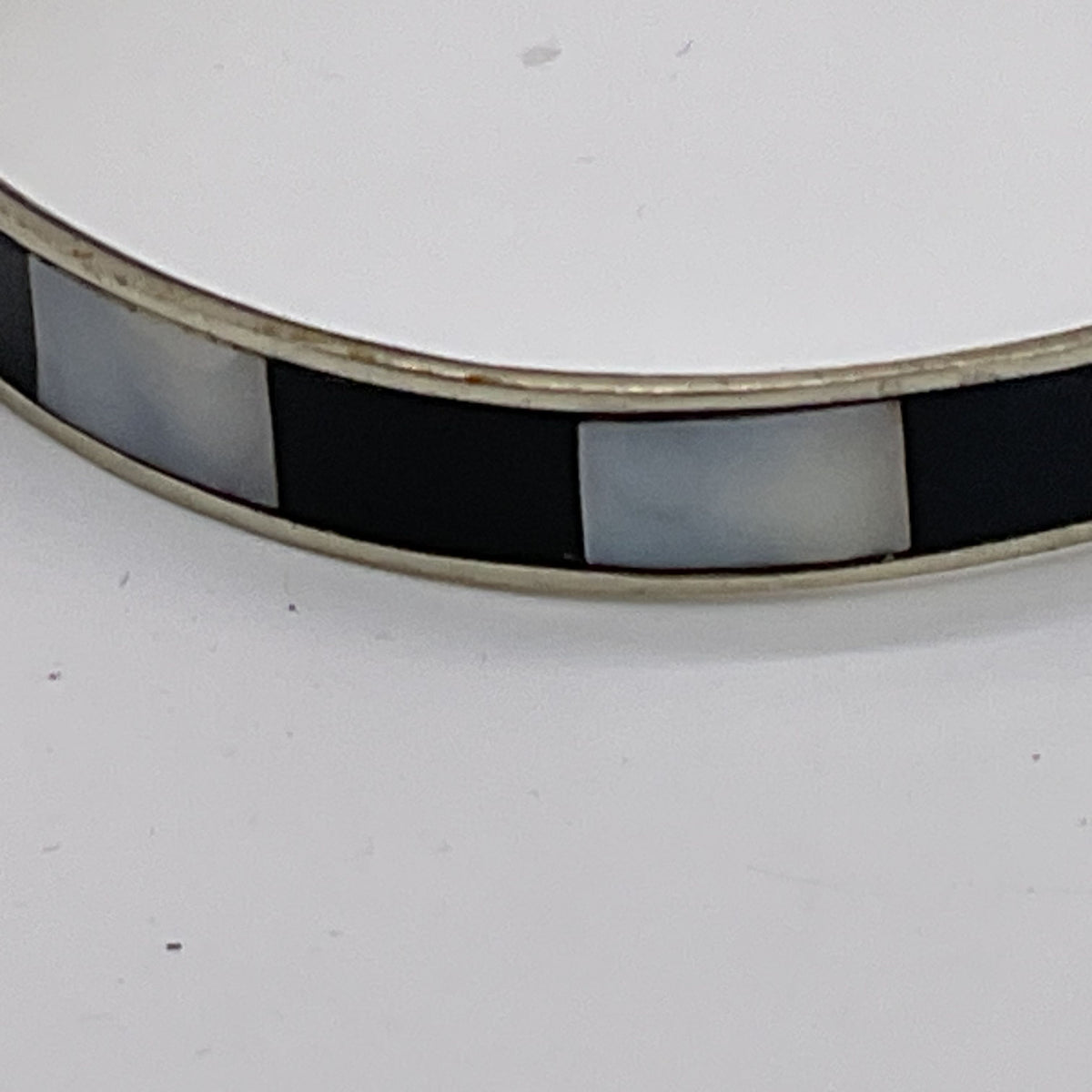 VTG. ALPACA Mexico Silver Tone MOP & Onyx Inlay Bangle Bracelet- 8"